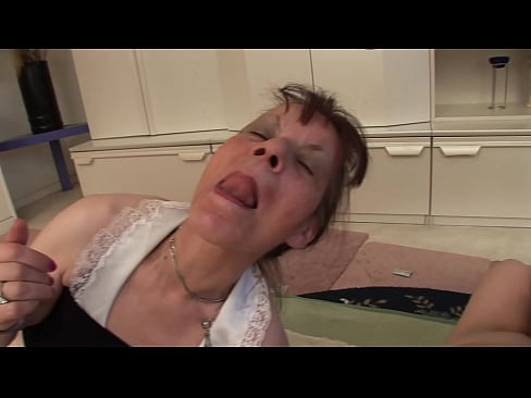 ❤️ Două bunicuțe și un bunic fac sex în trei ️  at ro.porno24-7.ru