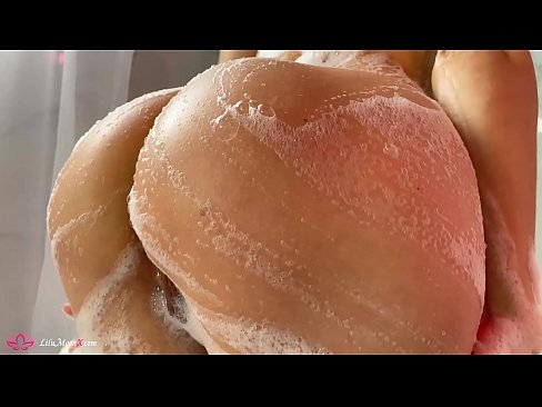 ❤️ Bruneta își masturbează păsărica cu un vibrator până la orgasm intens în duș ️  at ro.porno24-7.ru