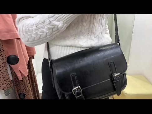 ❤️ Masturbarea în public a tinerei târfe FeralBerry cu un dildo în cabina de probă ️  at ro.porno24-7.ru