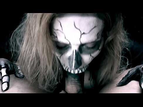 ❤️ Fată demonică sugând pula cu gura ei neagră și înghițind spermă. ️  at ro.porno24-7.ru