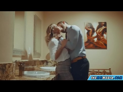 ❤️ Când o blondă cu sânii mari te seduce într-o toaletă publică ️  at ro.porno24-7.ru